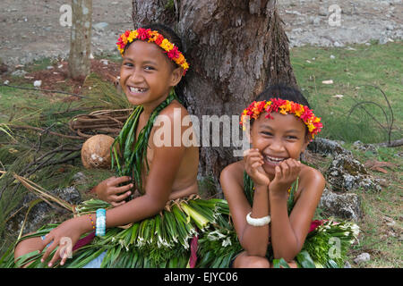 Yap Mädchen in traditioneller Kleidung auf Yap Day Festival, Insel Yap, Föderierte Staaten von Mikronesien Stockfoto