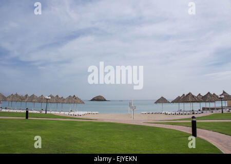 Leeren Strand im Hotel im bewölkten Tag Stockfoto