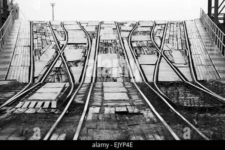 Eisenbahn-Rampe zum Laden von großen industriellen RoRo-Schiffe, Varna Schiene Fähre Komplex, Bulgarien Stockfoto