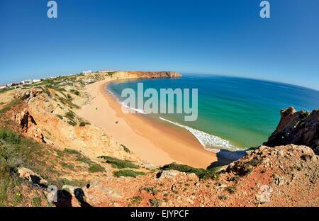 Portugal, Algarve: Bird Eyes-Blick auf Strand Praia da Mareta in Sagres Stockfoto