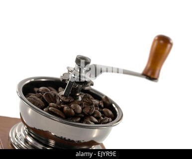 Kaffebohnen Makro in alten Kaffeemaschine Mahlwerk Stockfoto