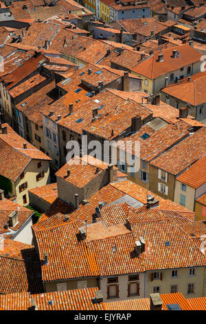 Foix, Frankreich, rote Dachziegel Schiefer Dächer Häuser Stockfoto