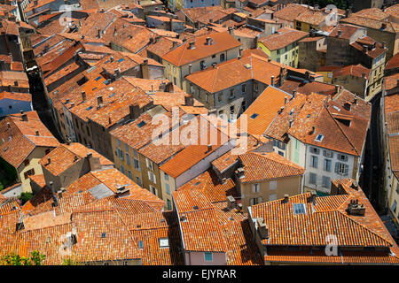 Foix, Frankreich, rote Dachziegel Schiefer Dächer Häuser Stockfoto