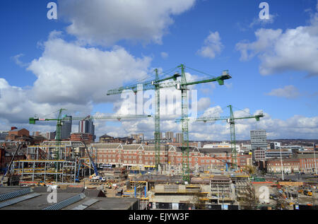 Krane auf Buiding Website von Victoria Gate shopping Komplex Leeds United Kingdom Stockfoto