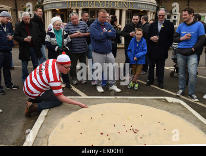 Tinsley Green, UK. 3. April 2015. Meisterschaft der Welt Murmeln. Wo Tolley in Aktion Credit: Action Plus Sport/Alamy Live News Stockfoto