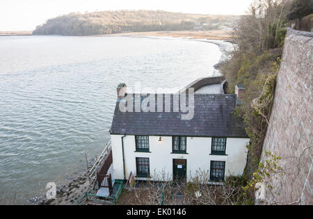 Berühmte Dichter Dylan Thomas berühmten Boot Haus, Bootshaus, mit Blick auf die Mündung des Flusses Taf hier gelebt. Mit Festzelt Veranstaltungsort während Laugharne Wochenende. Stockfoto