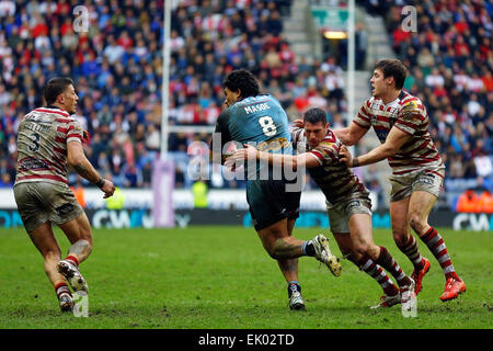 Wigan, England. 3. April 2015. Super League-Rugby. Wigan Warriors gegen St Helens. Mose Masoe St Helens läuft mit dem Ball Credit: Action Plus Sport/Alamy Live News Stockfoto