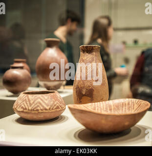 Italien Piemont Turin ägyptische Museum Neuinszenierung - Obergeschoss - weißes Kreuz - gesäumten Ware (Klasse C) - Ton gebacken. Prädynastischen Zeit, Naqada ich (3900-3700 v. Chr.) Stockfoto