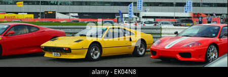 Ferrari rot 360 Challenge Stradale & gelbe 308 GTB Quattrovalvole Stockfoto