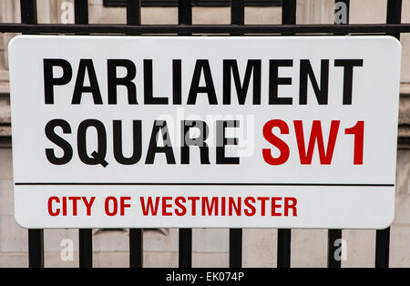 LONDON, UK - 1. April 2015: Eine Straße für die historische Parliament Square in London am 1. April 2015 Zeichen. Stockfoto