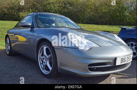 Silber 2002 Porsche 996 Carrera Stockfoto