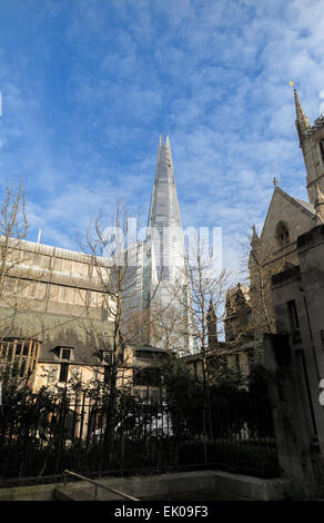 Der Shard, Southwark, London SE1, das höchste Gebäude in der EU, neben der Southwark Kathedrale Stockfoto