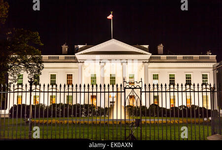 Präsidentenhaus weißen Zaun Brunnen Pennsylvania Ave Nacht Washington DC Stockfoto