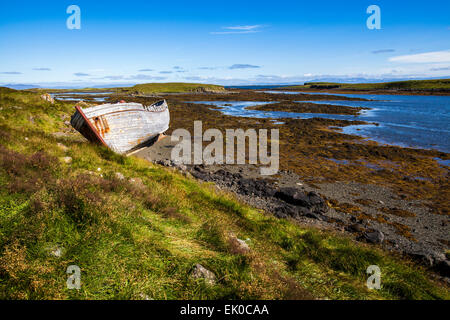 Altes Schiffswrack auf Flatey Insel in Island. Stockfoto