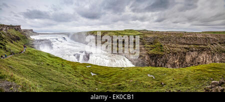 Panoramische Ansicht der Gullfoss Wasserfall in Island. Stockfoto