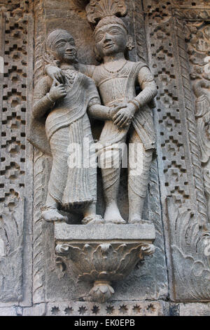 Skulptur auf die Außenwände des Shiva-Tempel. Ahilyabai Holkar Fort, Maheswar, Khargone, Madhya Pradesh, Indien Stockfoto