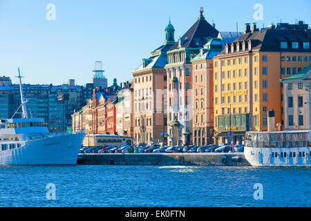 Schweden, Stockholm, Boote neben der Altstadt. Stockfoto