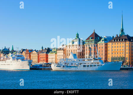 Schweden, Stockholm, Boote neben der Altstadt. Stockfoto