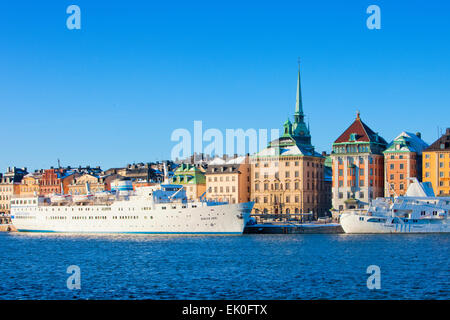 Schweden, Stockholm, Boote neben der Altstadt. Stockfoto