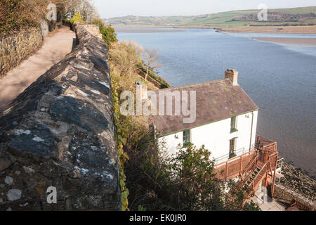 Berühmte Dichter Dylan Thomas berühmten Boot Haus, Bootshaus, mit Blick auf die Mündung des Flusses Taf, wo Er lebte. Laugharne Stadt, West Wales, Stockfoto