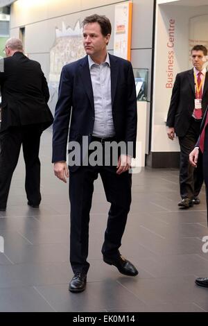 Liberale Demokraten Frühling Konferenz 2015 auf 13.03.2015 an BT Convention Centre, Liverpool. Vizepremier Nick Clegg besucht die Ausstellung vor Beginn der Konferenz... Bild von Julie Edwards Stockfoto