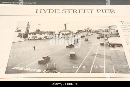 Aerial Information Board Foto datiert 14. Juni 1931, zeigt Autos an der Fähre Klemmen, Hyde Street Pier, San Francisco, USA Stockfoto