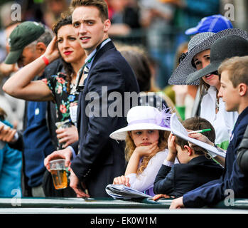 Lexington, KY, USA. 3. April 2015. April 3, 2015:Scenes aus rund um die Strecke am Tag der Eröffnung für das Frühjahr treffen sich auf Bluegrass Stakes Wochenende bei Keeneland Race Course in Lexington, Kentucky. Scott Serio/CSM/Alamy Live-Nachrichten Stockfoto