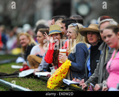 Lexington, KY, USA. 3. April 2015. April 3, 2015:Scenes aus rund um die Strecke am Tag der Eröffnung für das Frühjahr treffen sich auf Bluegrass Stakes Wochenende bei Keeneland Race Course in Lexington, Kentucky. Scott Serio/CSM/Alamy Live-Nachrichten Stockfoto