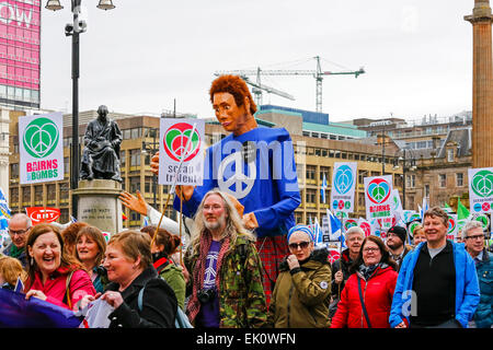 Mehr als 2000 Demonstranten teilgenommen in eine Anti-Trident und anti-Atom-Protest-Marsch in Glasgow, beginnend in George Square und Parade durch die Innenstadt. Einige Politiker nahmen Teil, darunter Patrick Harvie, MSP, der Anführer der Scottish Green Party Stockfoto