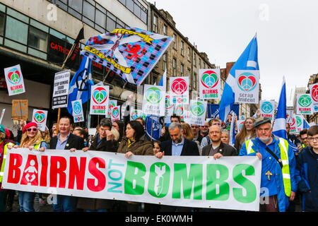 Mehr als 2000 Demonstranten teilgenommen in eine Anti-Trident und anti-Atom-Protest-Marsch in Glasgow, beginnend in George Square und Parade durch die Innenstadt. Einige Politiker nahmen Teil, darunter Patrick Harvie, MSP, der Anführer der Scottish Green Party Stockfoto