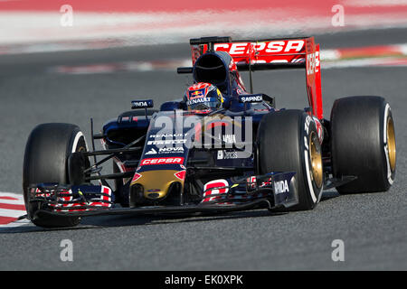 Treiber Daniil Kvyat. Team Red Bull. Formel 1 Testtage am Circuit de Catalunya. Montmelo, Spanien. 27. Februar 2015 Stockfoto