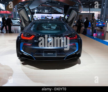 New York, NY - 2. April 2015: BMW i8 besten grünes Auto 2015 auf dem Display an der New York International Auto Show im Javits Center Stockfoto