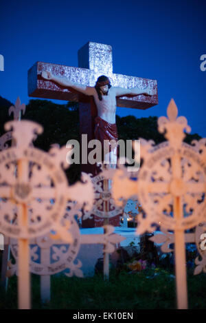 Larantuka, Indonesien. 3. April 2015. Die Statue von der Kreuzigung Jesu auf dem Dom-Friedhof in Larantuka, Insel Flores, Indonesien. Stockfoto
