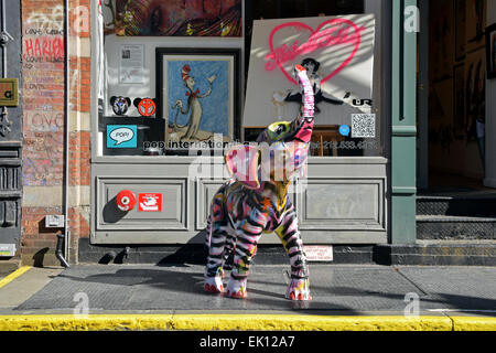 Das äußere des Pop International Galerien am West Broadway in der Nähe von Houston Street in Soho Abschnitt von Manhattan, NYC Stockfoto