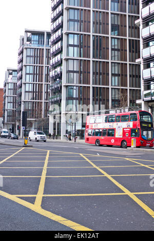 Hyde Park.Knightsbridge hatte in seiner Parkseite, Ost und west goldfarbenen Blöcke von wohlhabenden Eigenschaften, London, UK Stockfoto