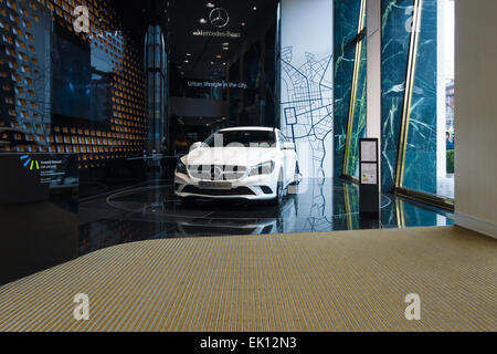 BERLIN - 24. Januar 2015: Showroom. Kompakte executive Auto Mercedes-Benz CLA200. Seit 2013 produziert. Stockfoto