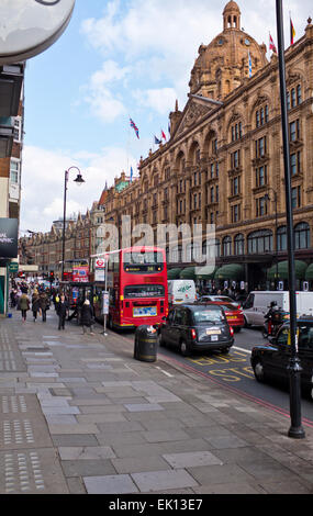 Harrods, London Prestige Luxus-Shop in Knightsbridge, Lebensmittel Hallen, Tees, Ostereier, Schokolade, Fisch, Fleisch, Kaviar, Austern, London Stockfoto