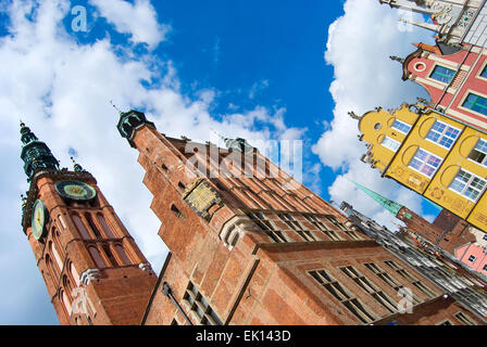 Danzig, Polen. Berühmten Dluga Straße Ad Długi Targ Straße in der Altstadt. Das Rathaus und Artushof Stockfoto