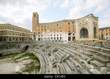 LECCE, Italien - 13. März 2015: Roman Amphiteatre (2. Jahrhundert) am Sant Oronzo Platz in Lecce, Apulien, Italien Stockfoto
