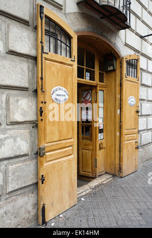 Entyrance, alte Taverne Antigua Casa de Guardia oder Casa Flores älteste Bodega in Malaga, Andalusien, Spanien. Stockfoto