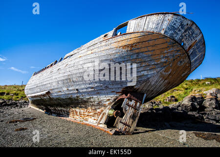 Alten Schiffbruch Boot an der Küste von Flatey Insel Island. Stockfoto