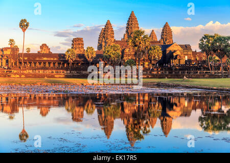 Angkor Wat Tempel bei Sonnenuntergang Stockfoto