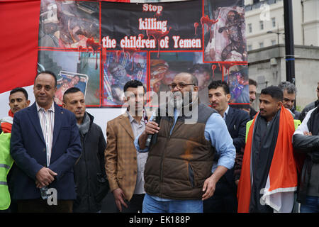 London, UK. 4. April 2015. Um tausend der jemenitischen und Araber Anhänger-Rallye am Marble Arch und dann Marsch nach Saudi-Arabischen Botschaft aus Protest gegen den Angriff auf jemenitische ist einige Demonstranten Schuld der amerikanischen Coup mit Saudi-Arabien und Ägypten in London. Bildnachweis: Siehe Li/Alamy Live News Stockfoto