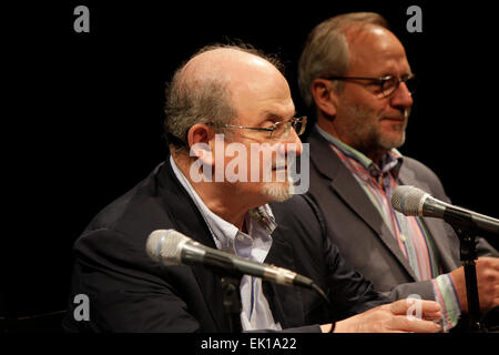 14. September 2013 - BERLIN: Schriftsteller Salman Rushdie, Ulrich Schreiber bei einer Pressekonferenz auf der internationalen Literatur Festi Stockfoto