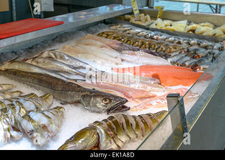 Berühmten Fischmarkt in Bergen - eine der besuchten touristischen Attraktionen in Bergen. Stockfoto