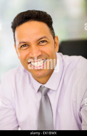 Porträt von glücklich mittleren Alter Geschäftsmann hautnah Stockfoto