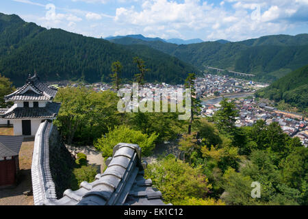 Blick auf Gujo Hachiman Stadtbild mit der Burg, der Präfektur Gifu, Japan Stockfoto