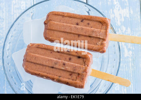 Hawaiian Eis am Stiel gemacht mit Kokosnuss rasiert und gesüßt Adzuki Bohnen Stockfoto