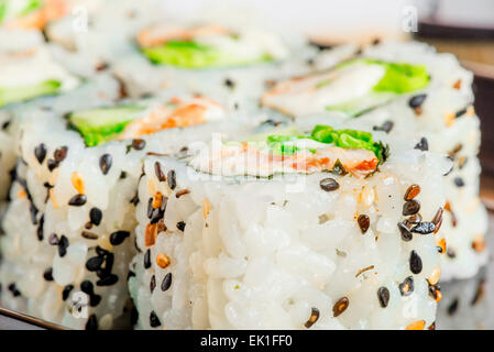 Japanische Rollen mit Sesam-Samen-Nahaufnahme Stockfoto