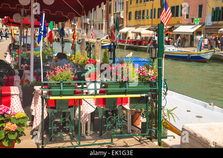 Venedig, Italien - 06.Mai 2014: Touristen Rest in ein Café im Freien, Venedig, Italien Stockfoto